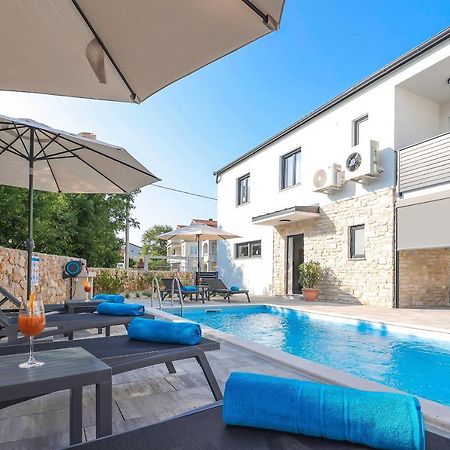 Villa Kaoru Brand New Villa With A Heated Swimming Pool Малинська Екстер'єр фото